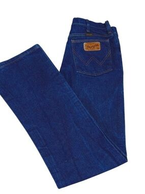 Vintage Wrangler 945SNAV
Cowboy Cut Slim Fit Jeans 30x32 USA Pre-1999 Design